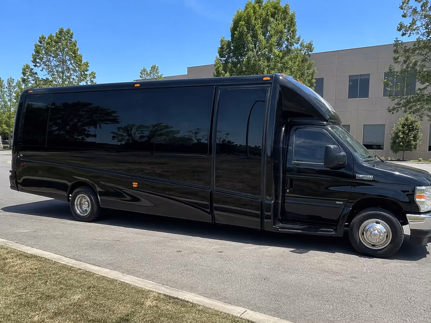 party buses for mobile s biggest prom nights at murphy high and mcgill toolen